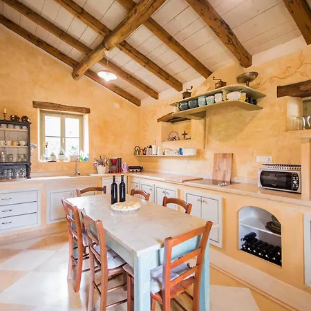 Dolores, A Magnificent Villa, Ideal For Families And Groups Holiday home *